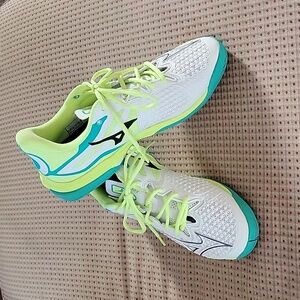 Mizuno Enerzy White and Green Athletic Shoes